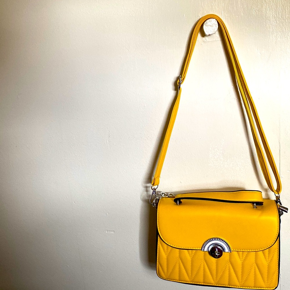 YELLOW PURSE / pocket book